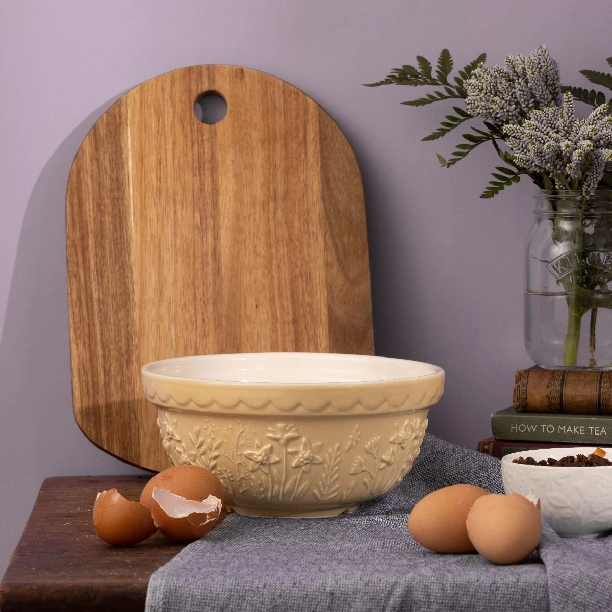 Mason Cash In The Meadow S30 (0.95 Qt) Mixing Bowl | Daffodil 2 Mason Cash In The Meadow S30 (0.95 Qt) Mixing Bowl | Daffodil - Image 2