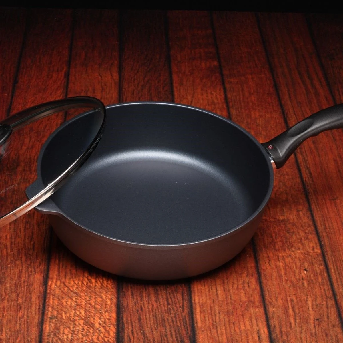Swiss Diamond | HD Sauté Pan With Lid - 11" (4.3 Qt.) 5 Swiss Diamond | HD Sauté Pan With Lid - 11" (4.3 Qt.) - Image 5