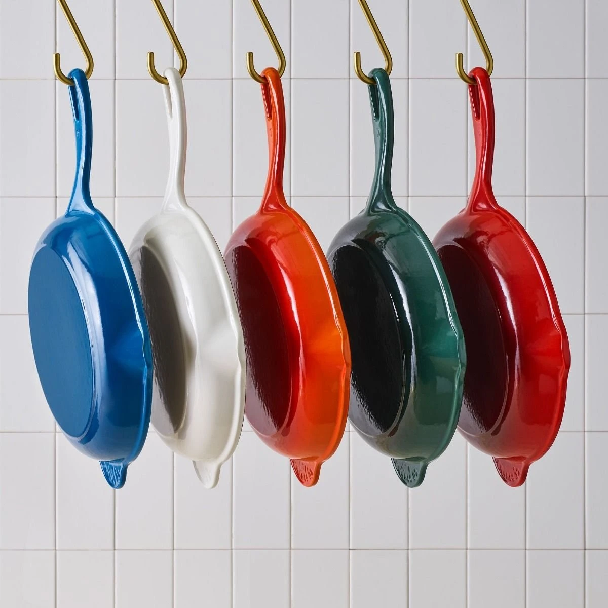 Le Creuset 9" Classic Skillet | White 5 Le Creuset 9" Classic Skillet | White - Image 5