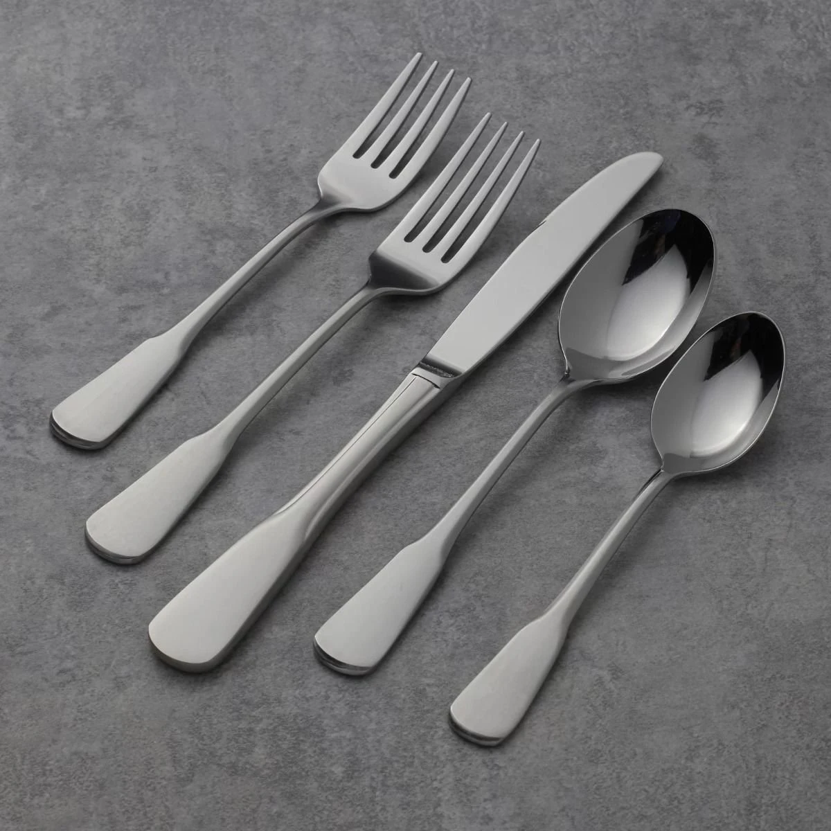 Oneida 18/0 Stainless Steel 45-Piece Flatware Set | Colonial Boston 3 Oneida 18/0 Stainless Steel 45-Piece Flatware Set | Colonial Boston - Image 3