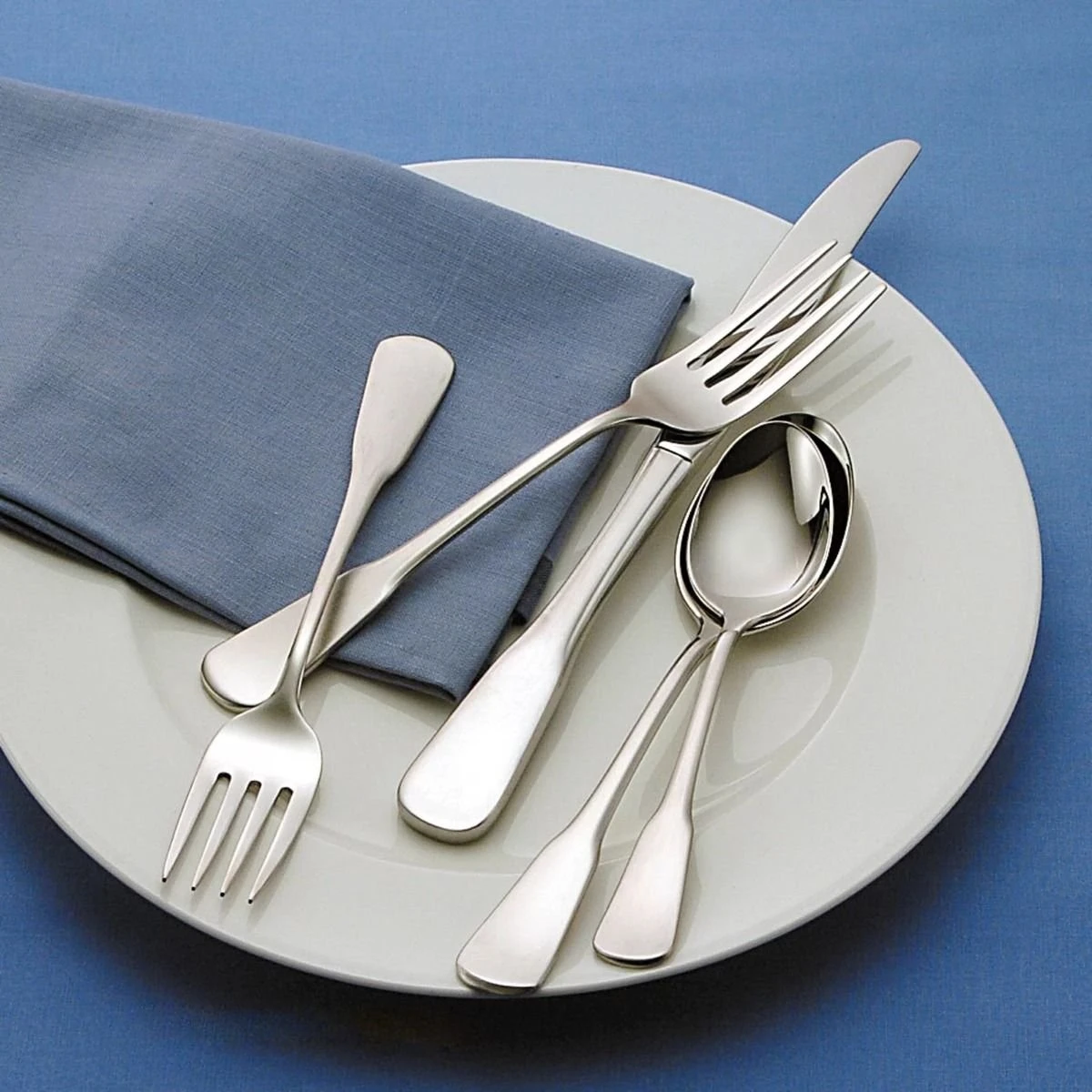 Oneida 18/0 Stainless Steel 45-Piece Flatware Set | Colonial Boston 2 Oneida 18/0 Stainless Steel 45-Piece Flatware Set | Colonial Boston - Image 2