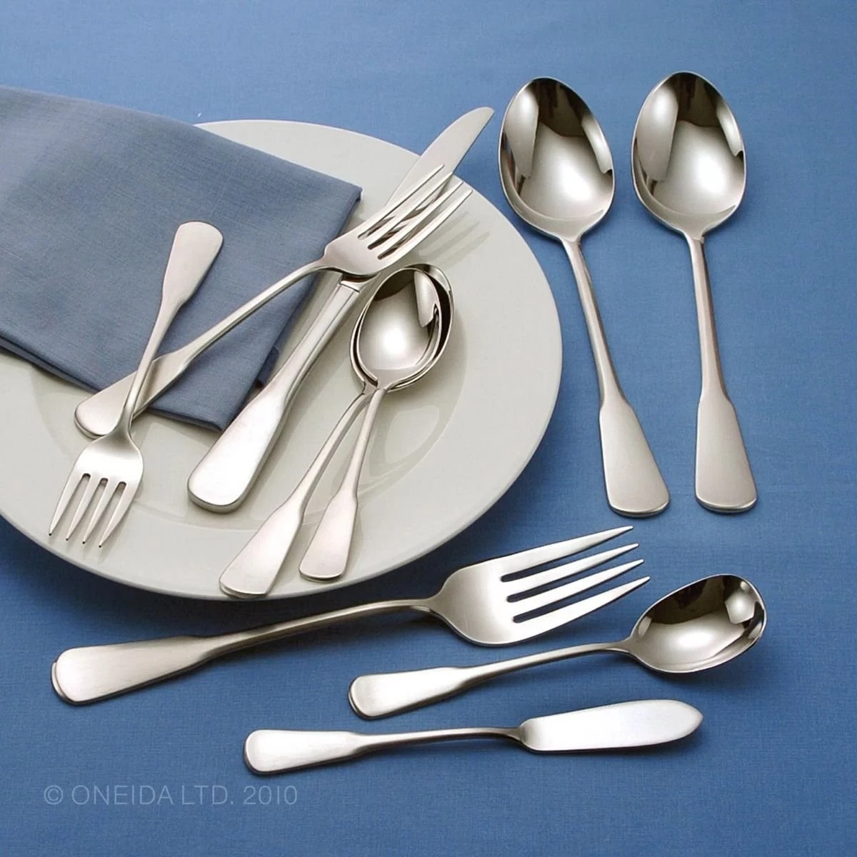 Oneida 18/0 Stainless Steel 45-Piece Flatware Set | Colonial Boston 4 Oneida 18/0 Stainless Steel 45-Piece Flatware Set | Colonial Boston - Image 4