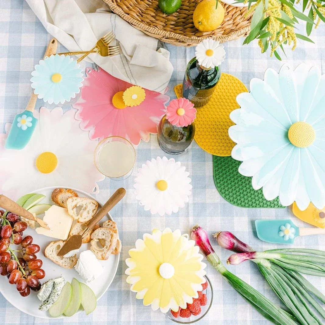 Charles Viancin Silicone Lid | 6" Daisy (Yellow With White) 3 Charles Viancin Silicone Lid | 6" Daisy (Yellow With White) - Image 3