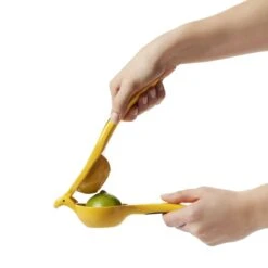 OXO Citrus Squeezer - Yellow 18 OXO Citrus Squeezer - Yellow -Kitchen Tools Shop gg 1057962 4a