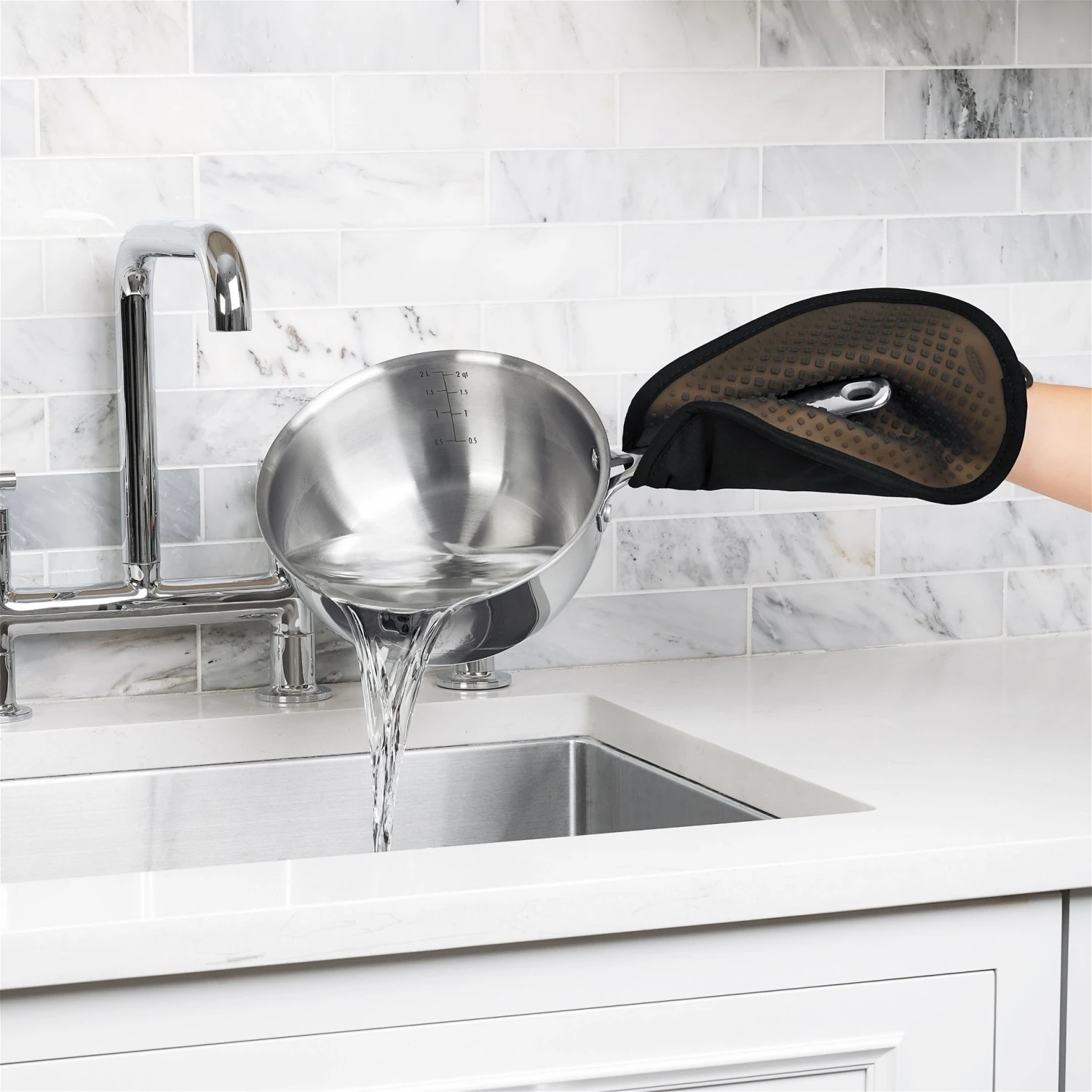 OXO Good Grips Silicone Pot Holder | Black 6 OXO Good Grips Silicone Pot Holder | Black - Image 6