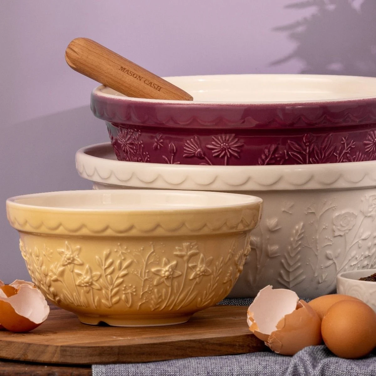 Mason Cash In The Meadow S30 (0.95 Qt) Mixing Bowl | Daffodil 3 Mason Cash In The Meadow S30 (0.95 Qt) Mixing Bowl | Daffodil - Image 3