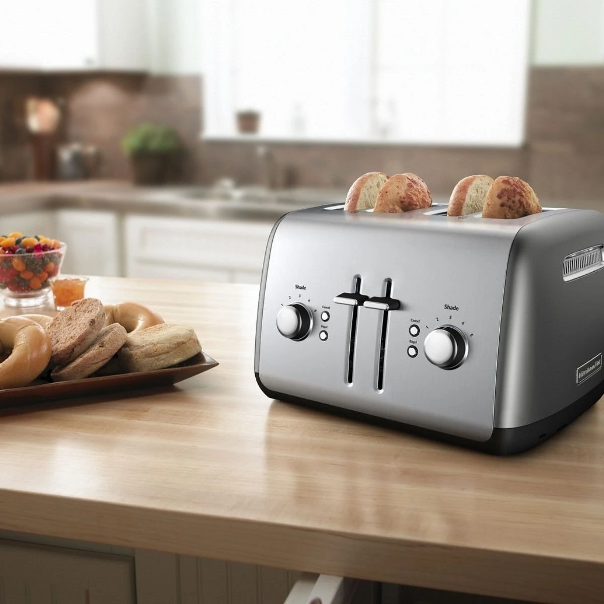KitchenAid 4-Slice Toaster With Manual High-Lift Lever | Contour Silver 2 KitchenAid 4-Slice Toaster With Manual High-Lift Lever | Contour Silver - Image 2