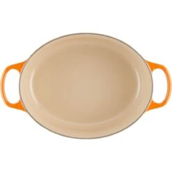 Le Creuset 5 Qt. Oval Signature Dutch Oven With Stainless Steel Knob | Flame Orange 10 Le Creuset 5 Qt. Oval Signature Dutch Oven With Stainless Steel Knob | Flame Orange -Kitchen Tools Shop rs11945 lc 20191021 fr ps 00008s 1
