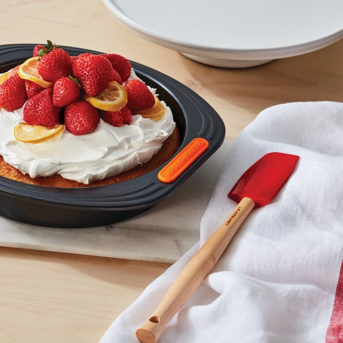 Le Creuset Craft Series Medium Spatula | Cerise/Cherry Red 2 Le Creuset Craft Series Medium Spatula | Cerise/Cherry Red - Image 2