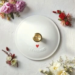 Le Creuset L'Amour 2.75 Qt. Enameled Cast Iron Soup Pot With Gold Knob & Heart Applique | White 13 Le Creuset L'Amour 2.75 Qt. Enameled Cast Iron Soup Pot With Gold Knob & Heart Applique | White -Kitchen Tools Shop rs13360 201020 lecreuset lamoursouppot 0659 ret
