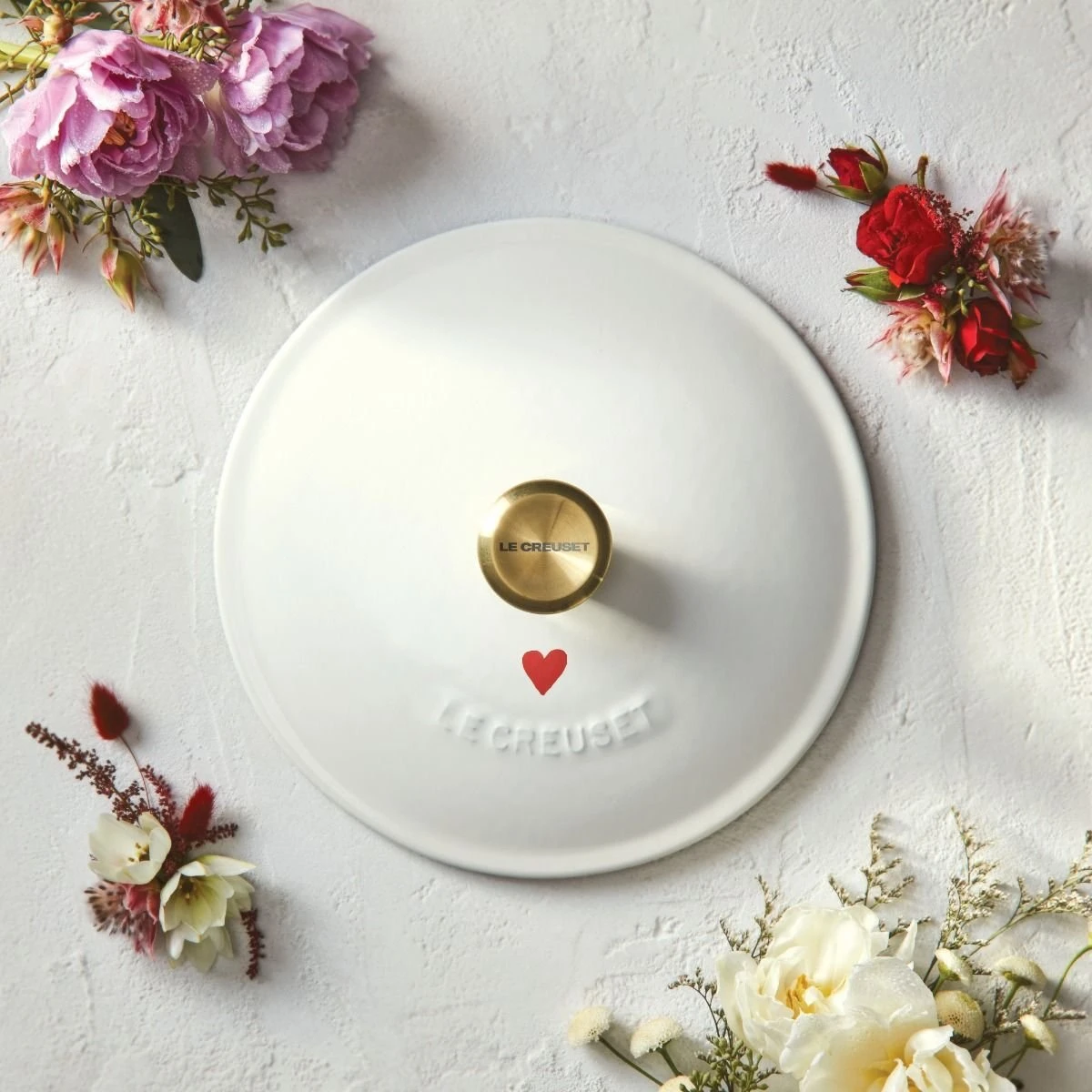 Le Creuset L'Amour 2.75 Qt. Enameled Cast Iron Soup Pot With Gold Knob & Heart Applique | White 6 Le Creuset L'Amour 2.75 Qt. Enameled Cast Iron Soup Pot With Gold Knob & Heart Applique | White - Image 6