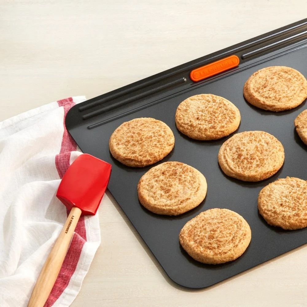 Le Creuset Craft Series Medium Spatula | Cerise/Cherry Red 3 Le Creuset Craft Series Medium Spatula | Cerise/Cherry Red - Image 3