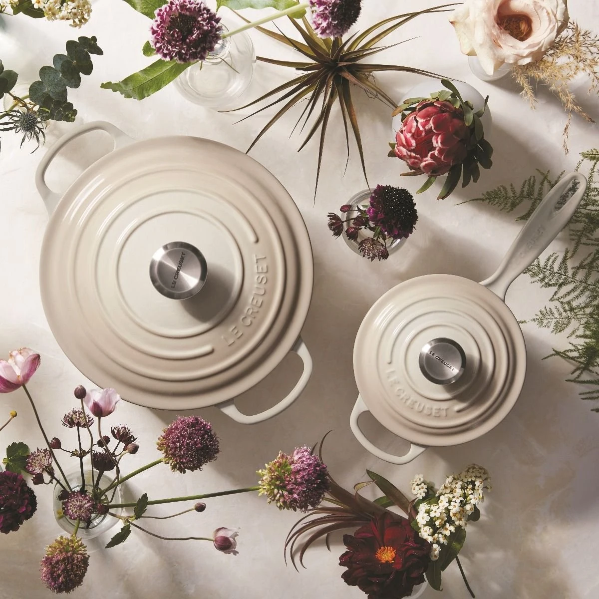 Le Creuset 4.5 Qt. Round Signature Dutch Oven With Stainless Steel Knob | Meringue White 3 Le Creuset 4.5 Qt. Round Signature Dutch Oven With Stainless Steel Knob | Meringue White - Image 3